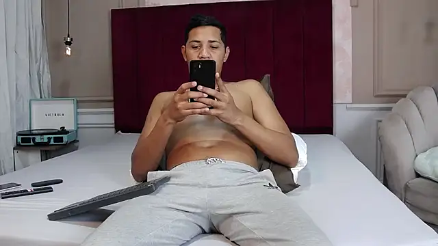 Snapshot of JoaoSalgado chatting on October 12, 2025, 6:18 pm JoaoSalgado online show from October 12, 2025, 6:18 pm