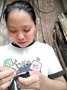 venu00 online show from October 20, 2025, 2:01 am