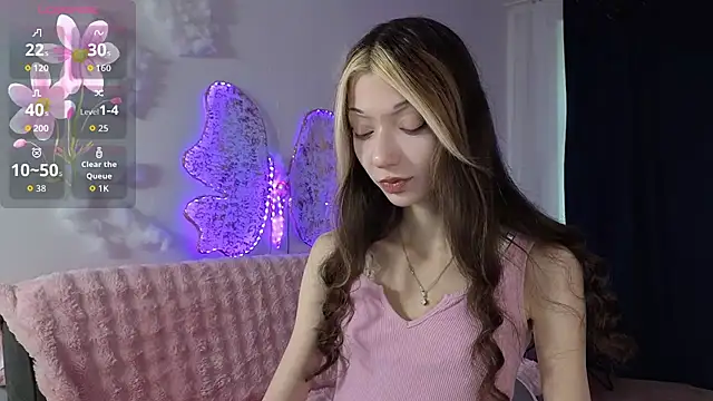 KiraGlam online show from September 27, 2025, 10:42 am