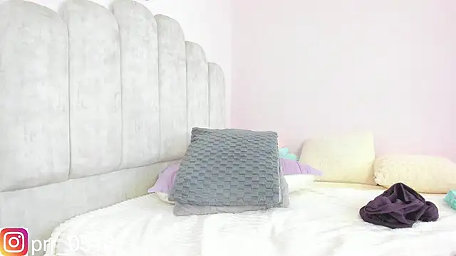 Snapshot of paula_cosio chatting on October 4, 2025, 4:05 pm paula cosio online show from October 4, 2025, 4:05 pm