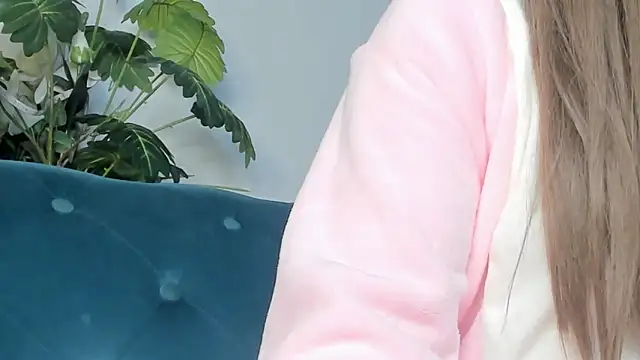 Snapshot of SwweetMoon chatting on October 10, 2025, 1:10 pm SwweetMoon online show from October 10, 2025, 1:10 pm