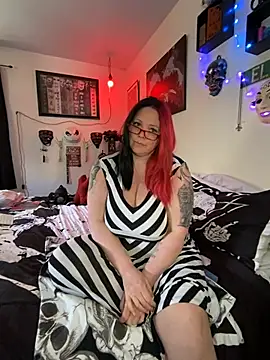 voorheesgirl online show from April 17, 2026, 7:39 pm