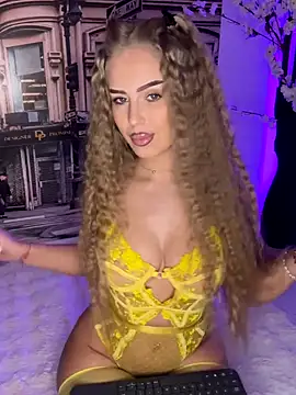 AubrieleRouj1 online show from January 8, 2026, 5:37 pm