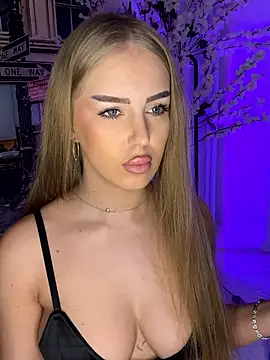 AubrieleRouj1 online show from January 16, 2026, 5:28 pm