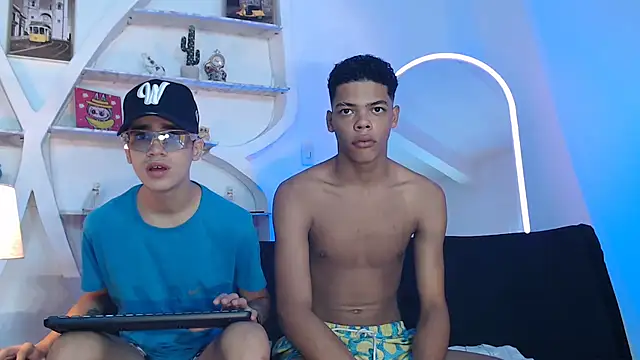 PRETTY FEM online show from September 11, 2025, 1:33 pm