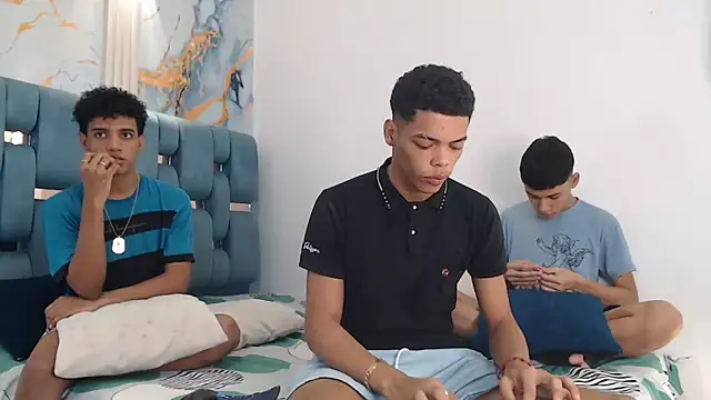 PRETTY FEM online show from March 24, 2026, 1:43 am