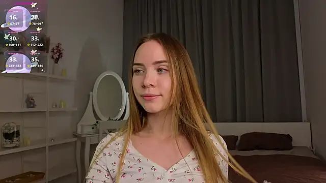 CarollSmithh online show from November 6, 2025, 9:37 pm