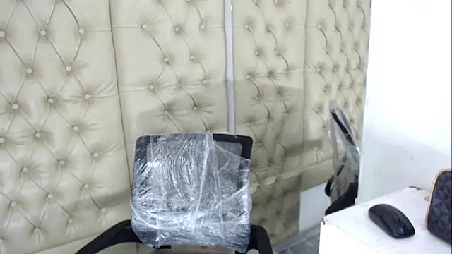 Snapshot of JessicaHott01 chatting on February 23, 2026, 8:39 pm JessicaHott01 online show from February 23, 2026, 8:39 pm