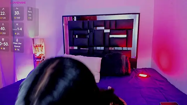 REINA ADAHARA online show from November 5, 2025, 10:48 am