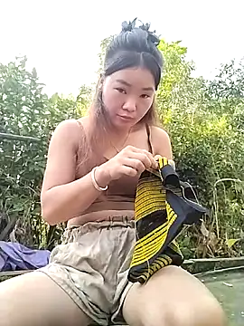 lylylove online show from October 17, 2025, 12:36 am