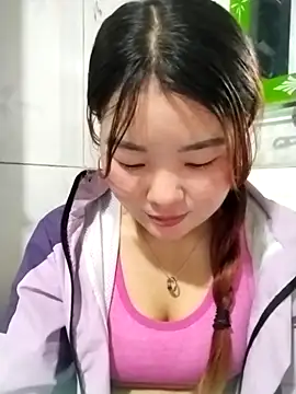lylylove online show from May 9, 2026, 5:23 am