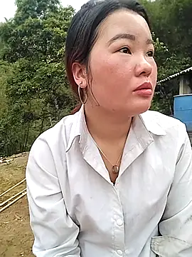 lylylove online show from May 12, 2026, 11:24 pm