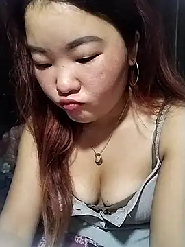 lylylove online show from May 17, 2026, 11:12 pm