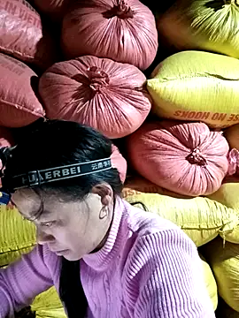 Snapshot of Sa2mh20 chatting on February 9, 2026, 1:04 pm Sa2mh20 online show from February 9, 2026, 1:04 pm