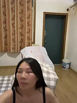 xiiuuff18 online show from October 30, 2025, 11:55 am