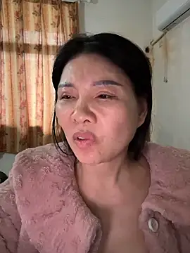 Snapshot of xiiuuff18 chatting on March 4, 2026, 12:05 am xiiuuff18 online show from March 4, 2026, 12:05 am