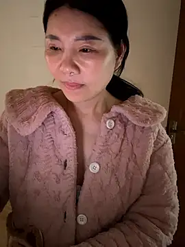 Snapshot of xiiuuff18 chatting on March 21, 2026, 12:26 am xiiuuff18 online show from March 21, 2026, 12:26 am