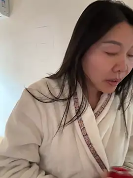 Snapshot of xiiuuff18 chatting on March 28, 2026, 12:43 am xiiuuff18 online show from March 28, 2026, 12:43 am