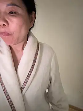 Snapshot of xiiuuff18 chatting on April 6, 2026, 11:27 pm xiiuuff18 online show from April 6, 2026, 11:27 pm