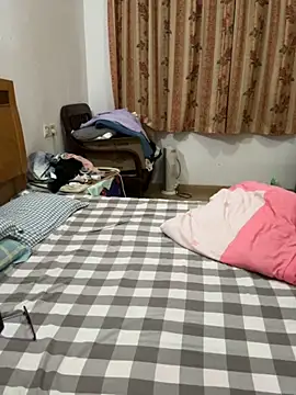 Snapshot of xiiuuff18 chatting on April 15, 2026, 1:29 pm xiiuuff18 online show from April 15, 2026, 1:29 pm