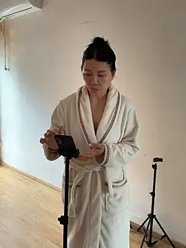 Snapshot of xiiuuff18 chatting on April 16, 2026, 4:24 am xiiuuff18 online show from April 16, 2026, 4:24 am