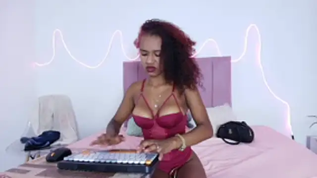 Valerin salazar online show from November 7, 2025, 6:52 pm