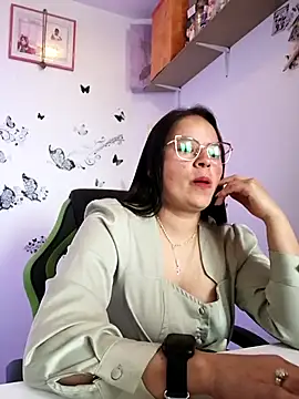 Daliz Leon online show from September 24, 2025, 3:48 pm