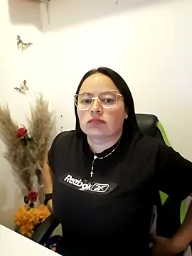 Daliz Leon online show from October 3, 2025, 2:30 am