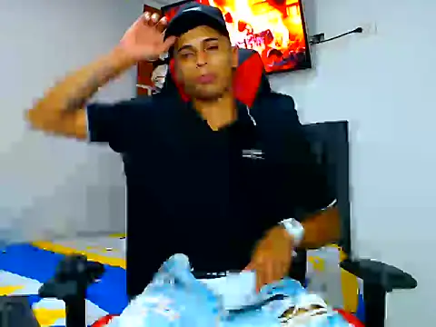 Snapshot of cristian_tayron1 chatting on June 2, 2026, 7:32 am cristian tayron1 online show from June 2, 2026, 7:32 am