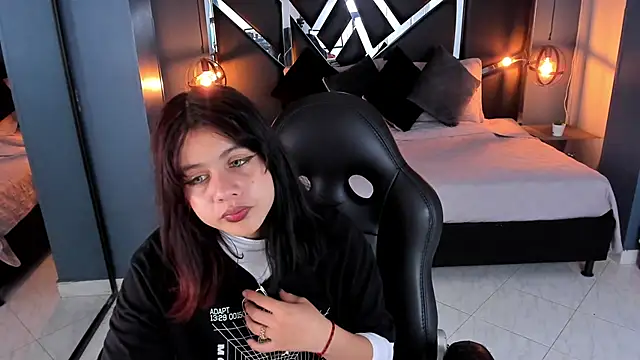 Julieth brown  online show from October 11, 2025, 7:34 pm