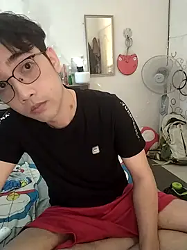 Snapshot of moaman190 chatting on December 19, 2025, 9:27 am moaman190 online show from December 19, 2025, 9:27 am