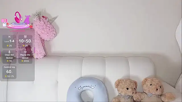 LuLu-Moon online show from October 4, 2025, 7:17 am