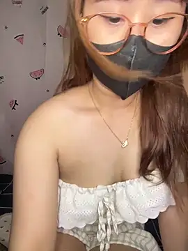 Snapshot of Chezzy18 chatting on November 17, 2025, 3:18 pm Chezzy18 online show from November 17, 2025, 3:18 pm