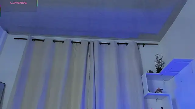 Selenafox 0 online show from November 12, 2025, 2:01 am