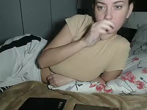 petite danielle online show from October 7, 2025, 12:52 am