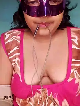 mimi87hoty online show from September 11, 2025, 4:18 pm