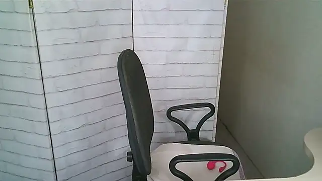 Helen xi  online show from January 8, 2026, 5:10 am