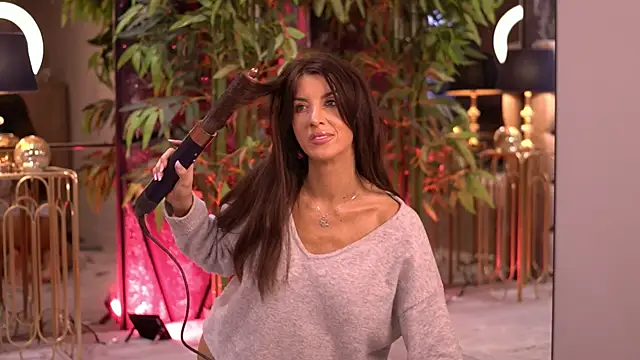 Snapshot of StephieRouse chatting on March 28, 2026, 8:47 am StephieRouse online show from March 28, 2026, 8:47 am