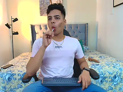 Snapshot of stewart_mateo_ chatting on September 15, 2025, 2:44 am stewart mateo  online show from September 15, 2025, 2:44 am