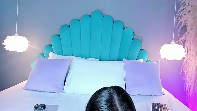 AlassiaHocthner online show from September 26, 2025, 11:58 am