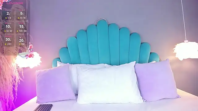 AlassiaHocthner online show from October 10, 2025, 11:42 am