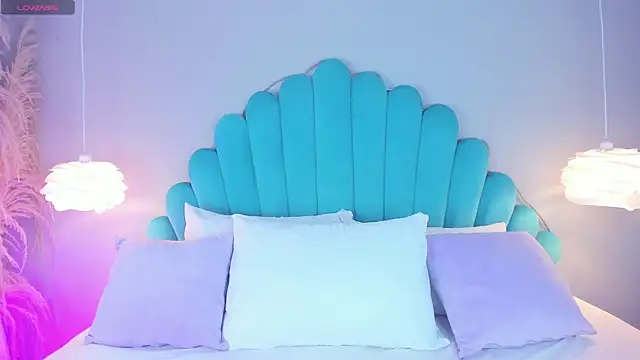 AlassiaHocthner online show from November 4, 2025, 11:53 am