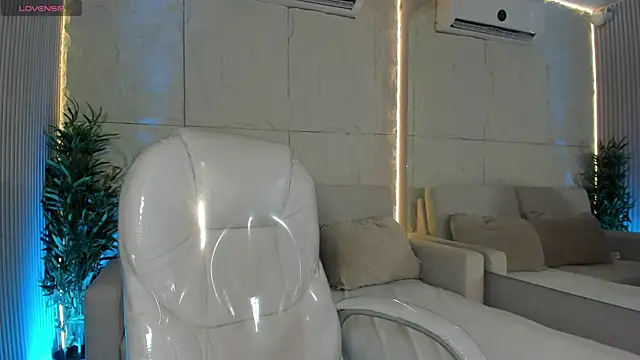 AlassiaHocthner online show from March 7, 2026, 11:51 am