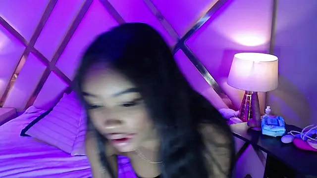 JulitPink online show from November 9, 2025, 11:52 am