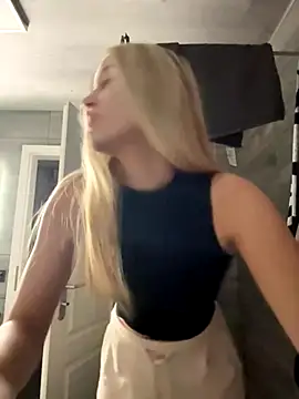 Snapshot of miaistlive chatting on September 20, 2025, 6:53 pm miaistlive online show from September 20, 2025, 6:53 pm