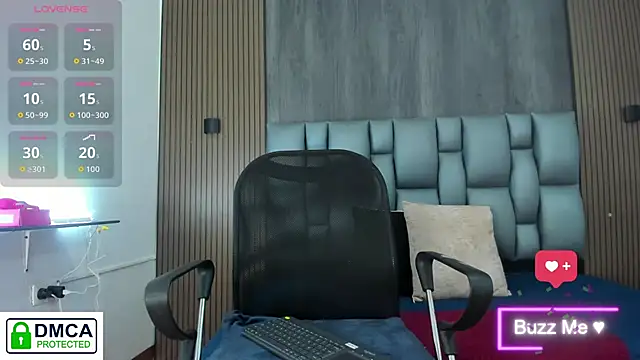 lia harper  online show from April 10, 2026, 5:50 pm