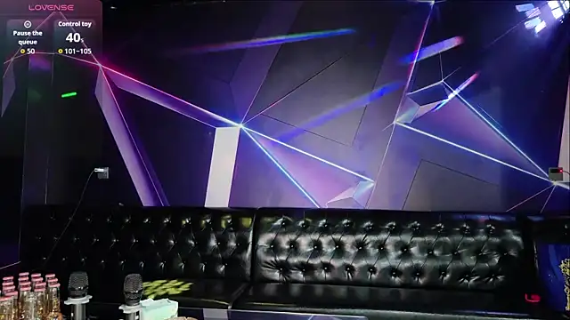 yuer2563 online show from December 19, 2025, 2:46 pm