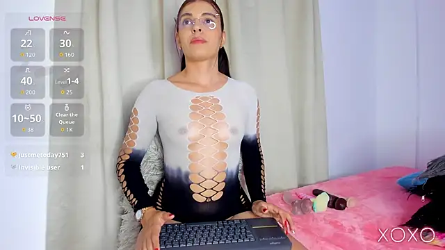 hailey hadid online show from March 12, 2026, 7:09 pm