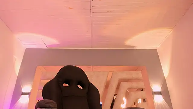 Snapshot of BellaBoobs_ chatting on April 8, 2026, 7:47 pm BellaBoobs online show from April 8, 2026, 7:47 pm