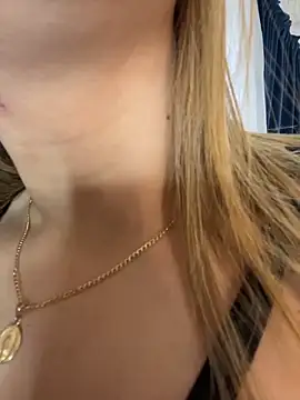 Snapshot of AngelBlushXXX chatting on January 6, 2026, 10:01 pm AngelBlushXXX online show from January 6, 2026, 10:01 pm